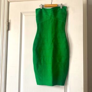 Green dress 👗 ideal for party 🎈